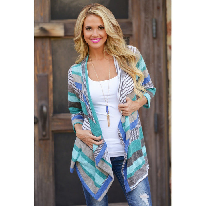 Cardigan en tricot pour femme avec coupe décontractée et motif rayé coloré Chic & Stil