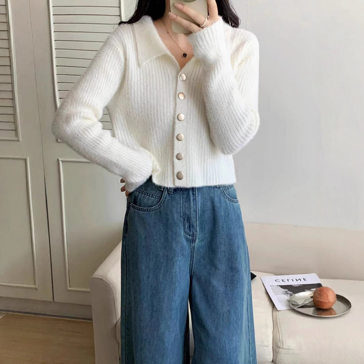 Cardigan court stylé pour femmes avec détails de boutons et décolleté en V