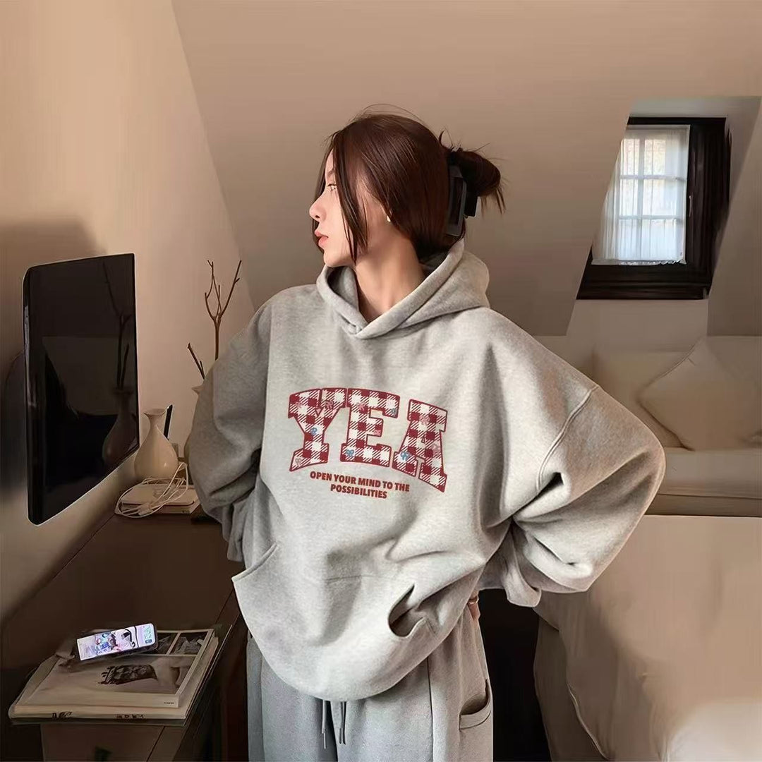 Women's Oversized Hooded Sweatshirt with Creative Writing Chic & Stil