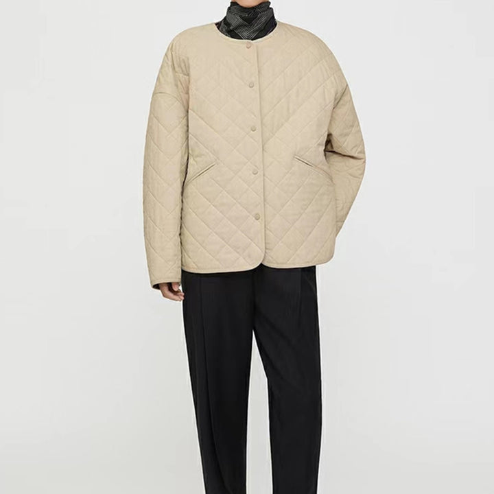 Quilted transitional jacket for women with practical pockets and round collar Lune London