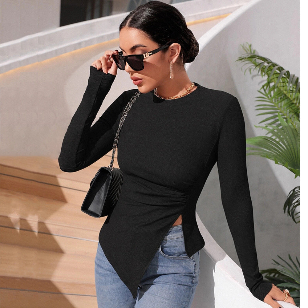 Haut enveloppant à manches longues pour femmes avec coupe asymétrique et volants élégants Chic & Stil