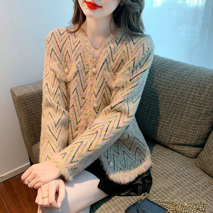 Cardigan féminin à la mode avec un joli motif en zigzag et des détails de boutons élégants Chic & Stil