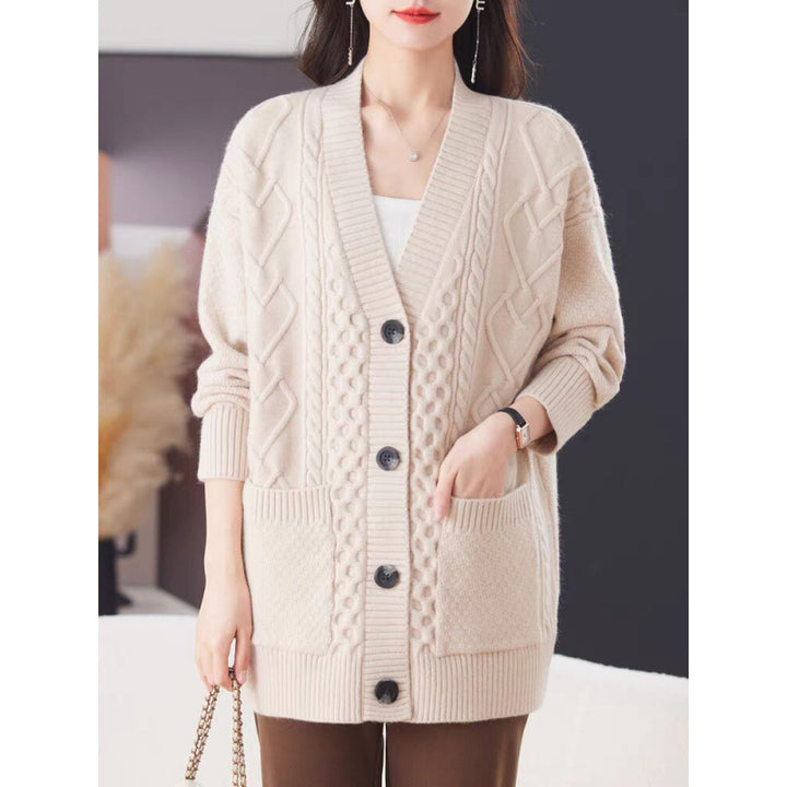 Ladies comfortable pullover with large cable pattern Lune London