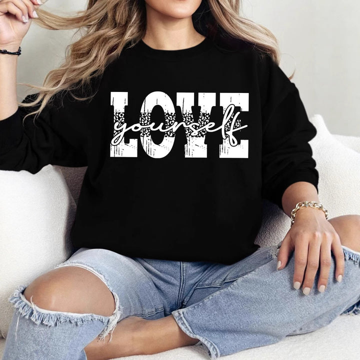 Sweat-shirt pour femmes avec une lettrage LOVE créatif et une coupe décontractée Chic & Stil