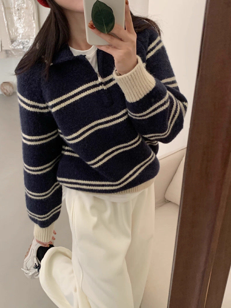 Pull pour femmes à motifs avec col montant et détails contrastés Chic & Stil