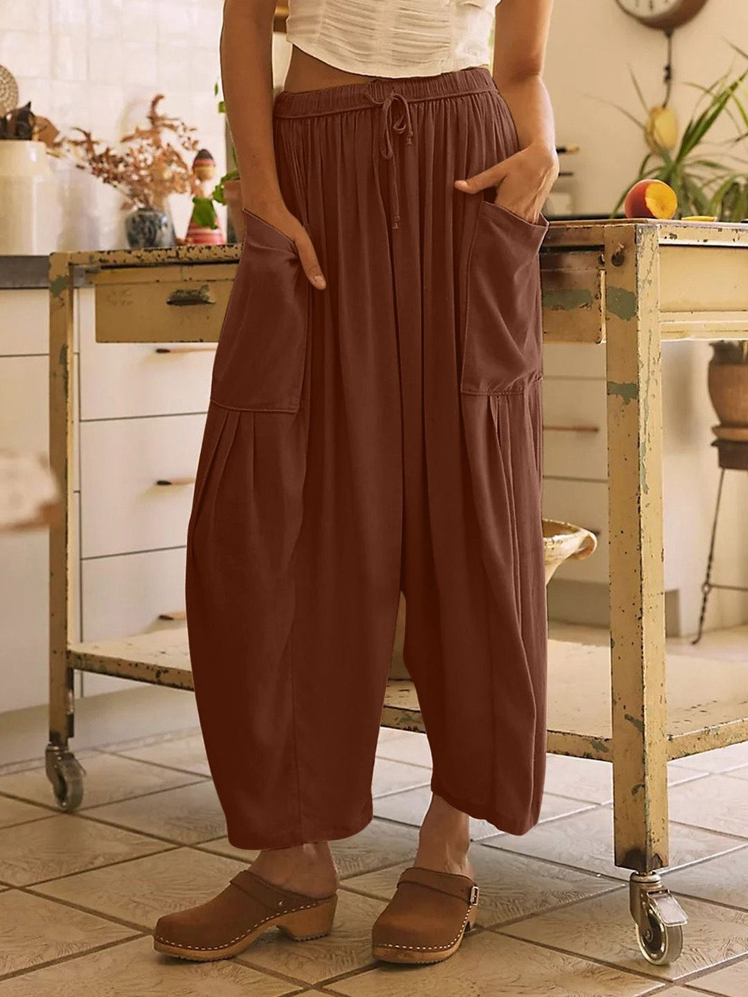 Comfortable wide-leg pants for women with practical side pockets and elastic waistband Lune London