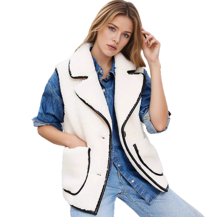 Elegant boucle style women's cardigan with practical pockets Lune London