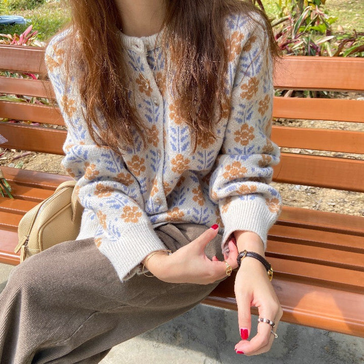 Knitted jacket for women with floral pattern and buttons Lune London