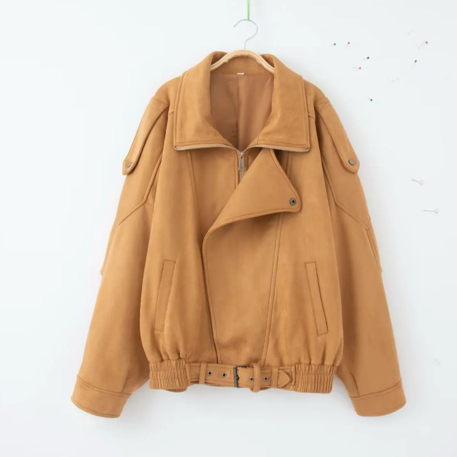 Cropped synthetic leather jacket for women with practical flap pockets and a cinchable belt Lune London