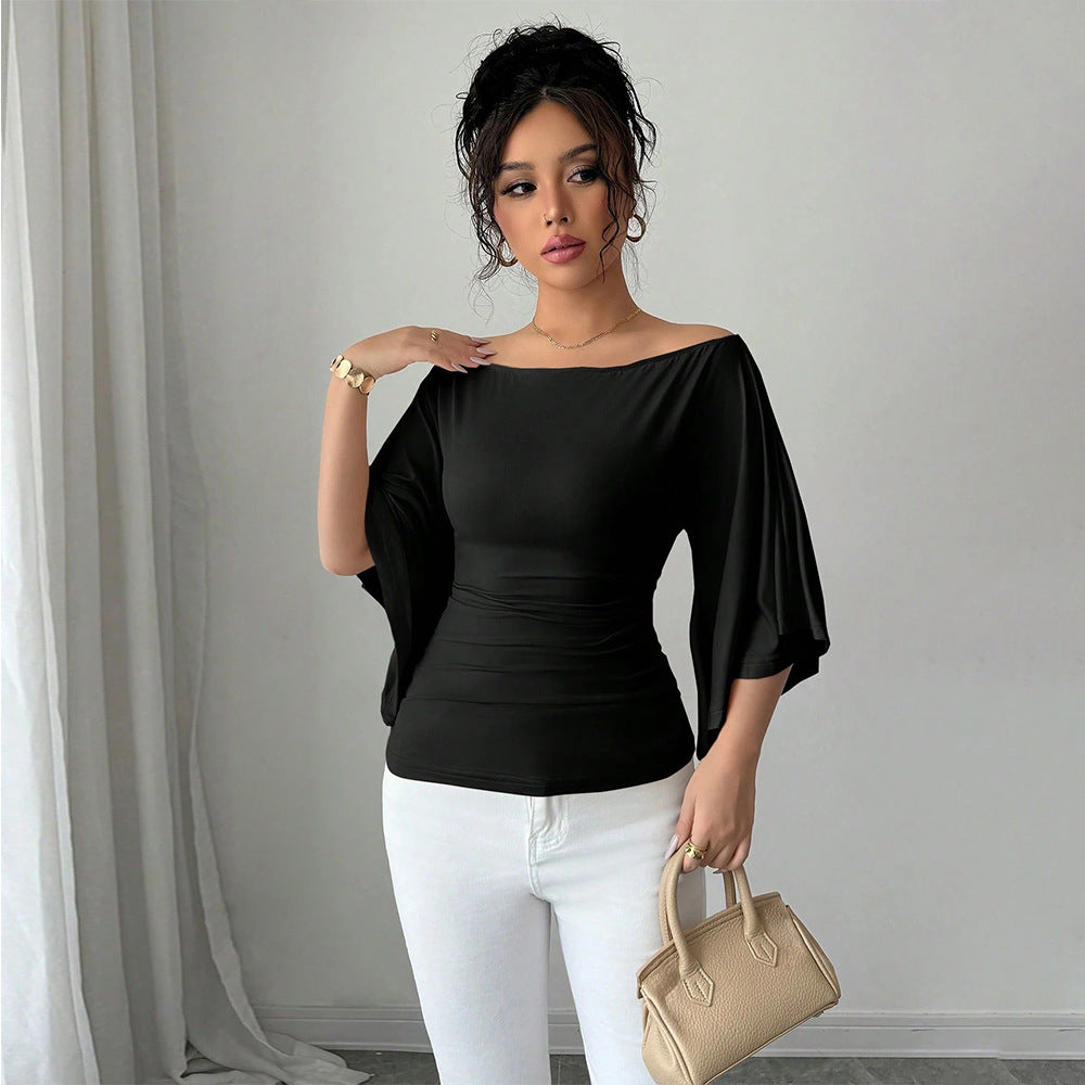 Elegant women's top with off-the-shoulder design, wide sleeves, and fitted cut Chic & Stil