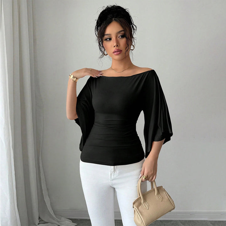 Elegant women's top with off-the-shoulder design, wide sleeves, and fitted cut Chic & Stil