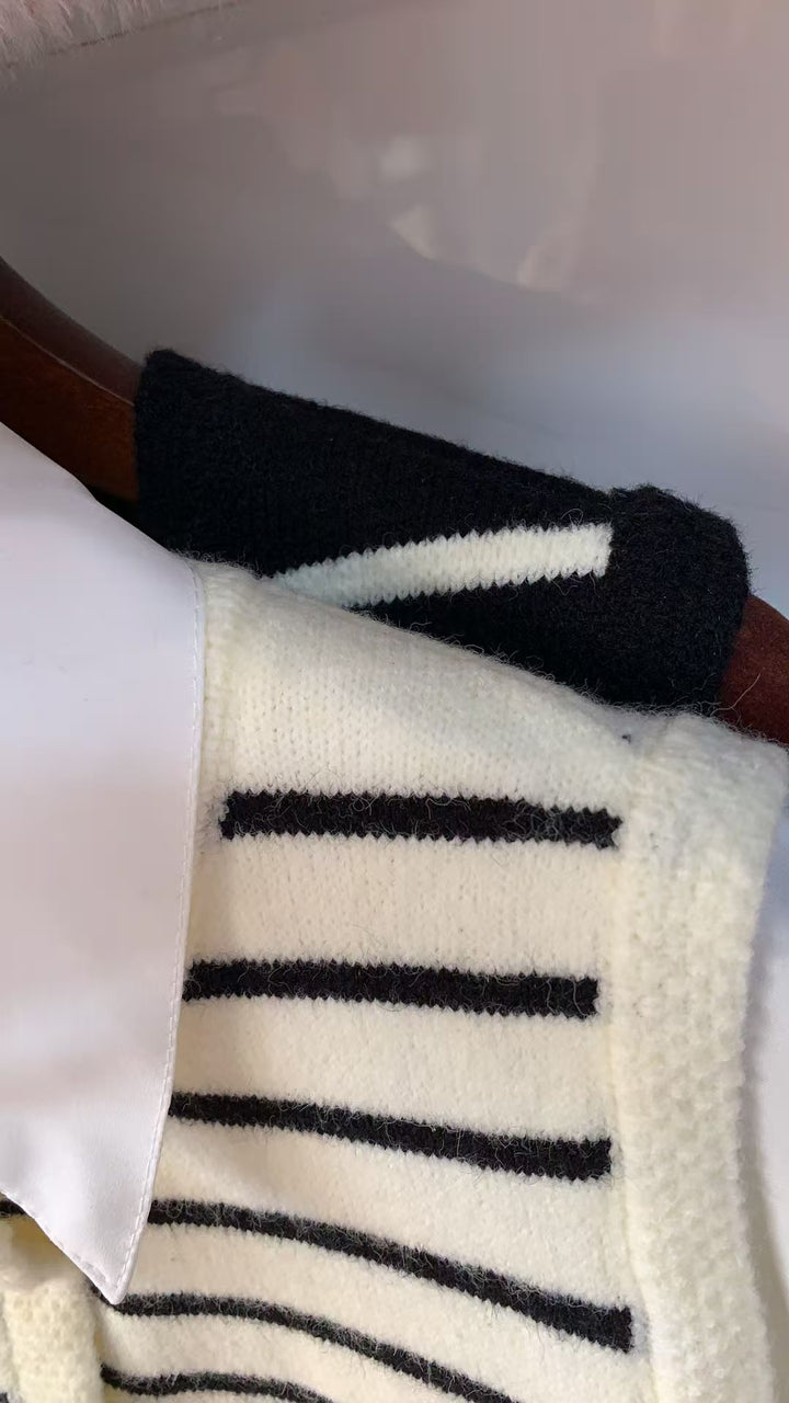 Gilet maille pour femmes avec détails de boutons élégants et rayures classiques Chic & Stil