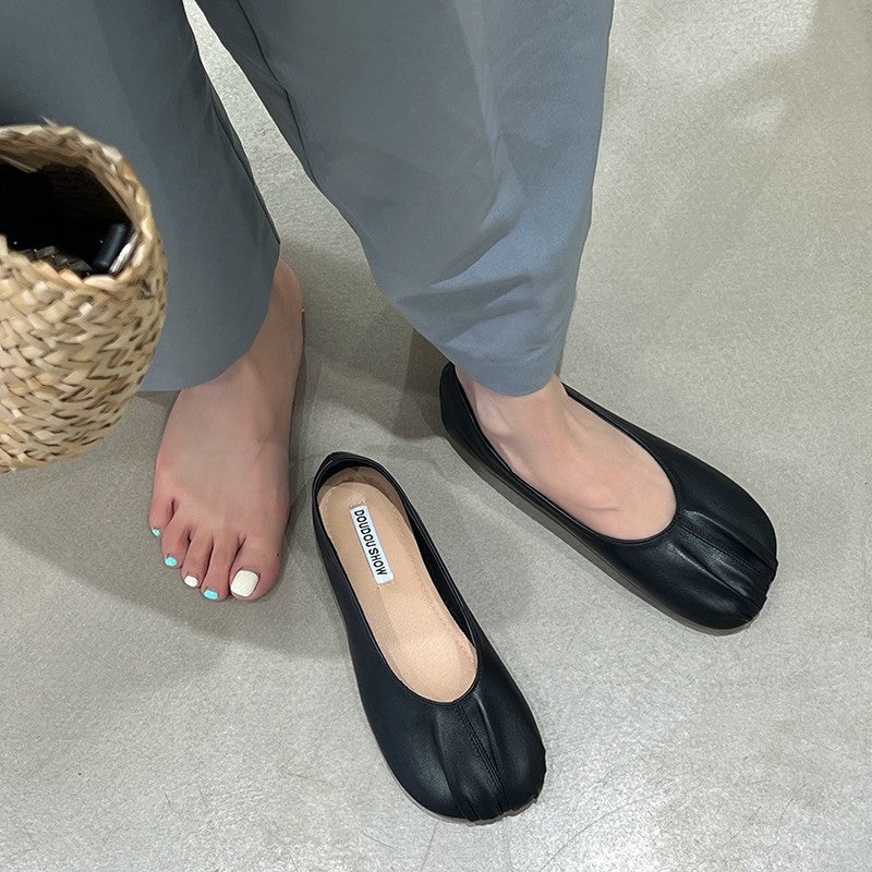 Ladies Comfortable Ballet Flats with Flexible Sole and Breathable Upper Material Lune London