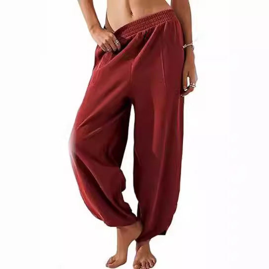 Loose lounge pants for women with elastic waist and pockets Lune London