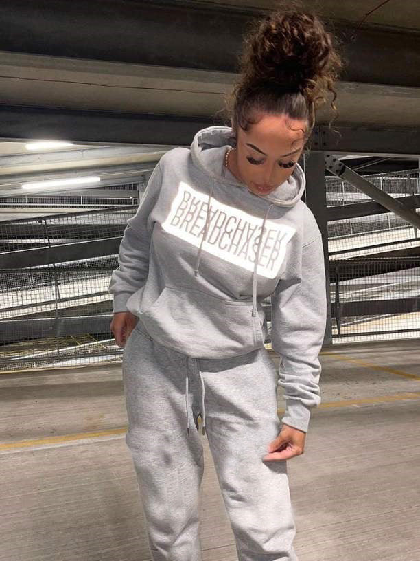 Women's sporty leisure sweatshirt set and jogging pants with a practical kangaroo pocket design Lune London