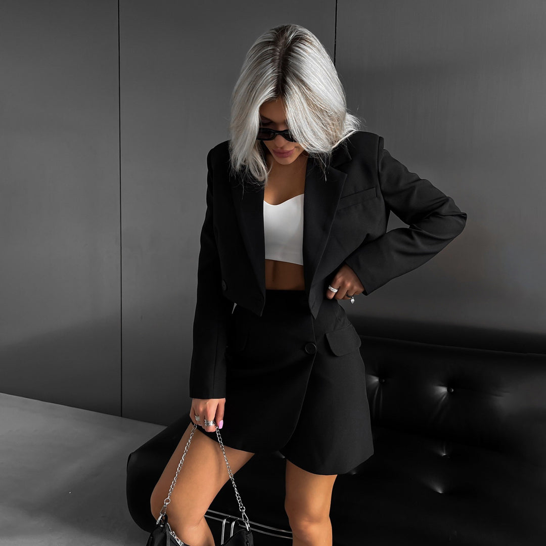 Women's blazer-skirt set with trendy cut and practical pockets Lune London