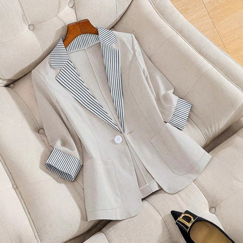 Elegant linen blazer jacket for women with a relaxed fit Lune London