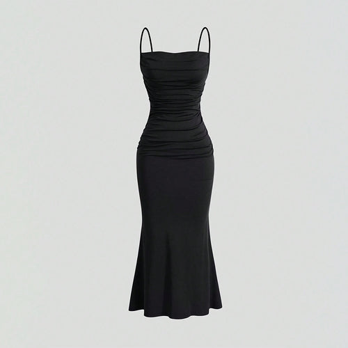 Robe maxi pour femmes avec des plis élégants et des bretelles hors des épaules Chic & Stil