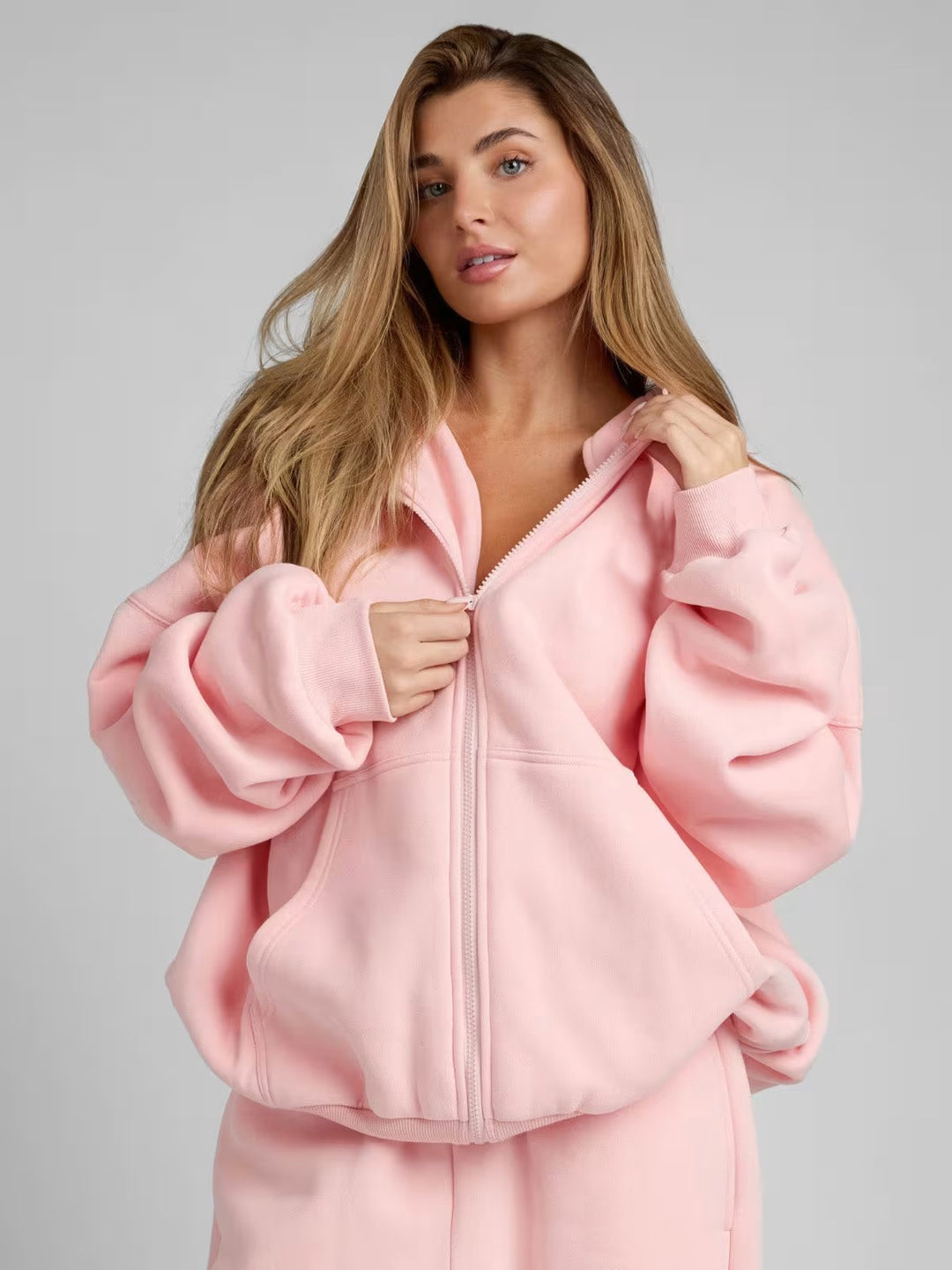 Oversized hoodie for women with a comfortable fit and deep pockets Lune London