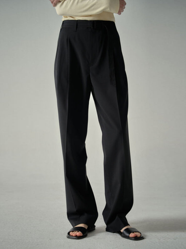 Pantalons en tissu élégants pour femmes avec taille haute et ceinture stylée Chic & Stil