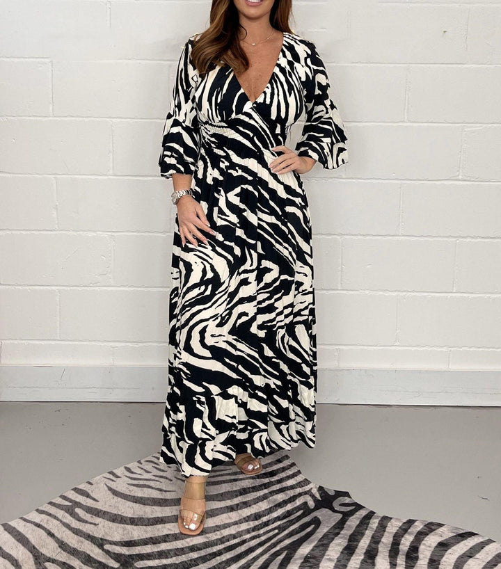 Maxi dress for women with V-neck and flared skirt Lune London