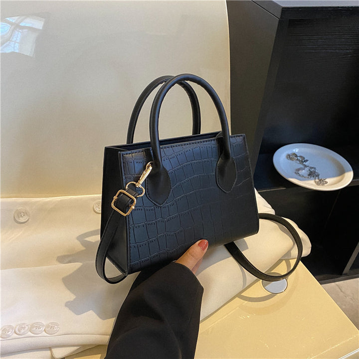 Chic Und Stil | Divina Small-Sized Clutches Handbag