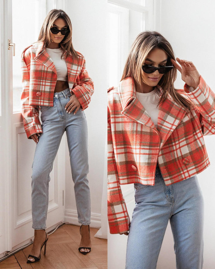 Elegant short jacket for women with a casual fit and practical pockets Lune London