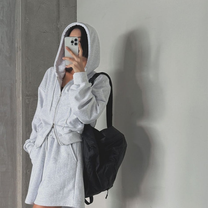 Ladies sporty loungewear set with hooded jacket and shorts Chic & Stil