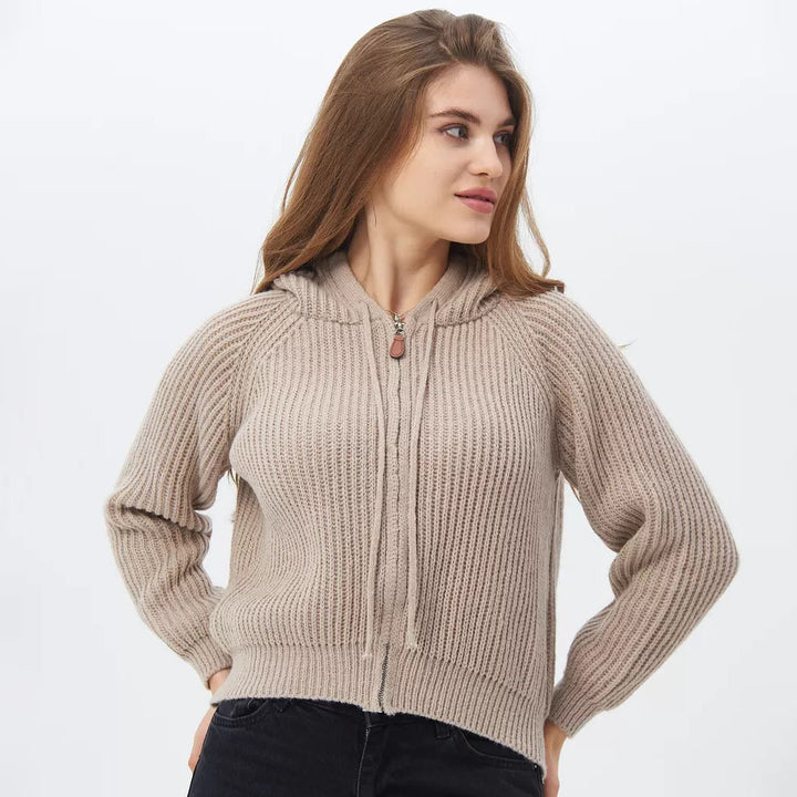Cozy hooded sweatshirt for women with ribbed design and cropped fit Lune London