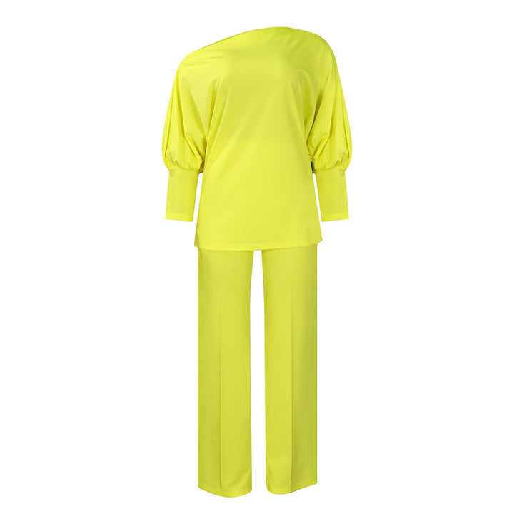 Woman Elegant set with a beautiful one-shoulder top and wide pants Lune London