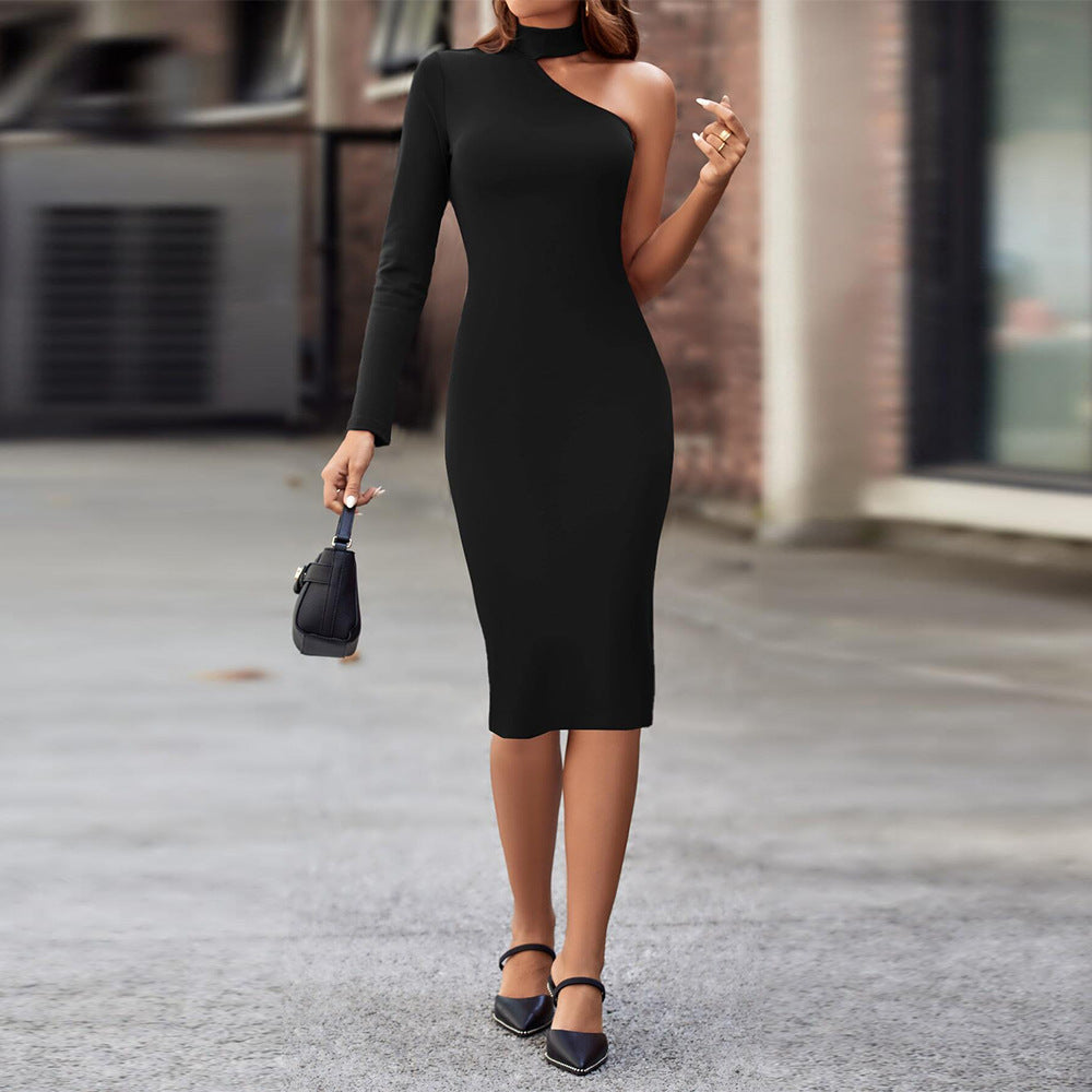 Robe midi asymétrique ajustée pour femmes avec des manches longues et un col montant stylé Chic & Stil