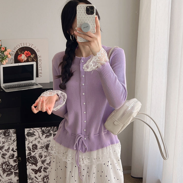 Cardigan pour femmes avec détails en volants et boutons décoratifs en perles Chic & Stil