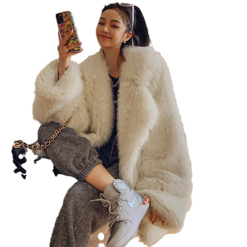 Women Plush Faux Fur Jacket with a Loose Silhouette Lune London