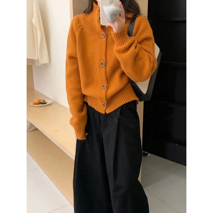 Cardigan décontracté pour femmes avec boutons contrastés et coupe décontractée Chic & Stil
