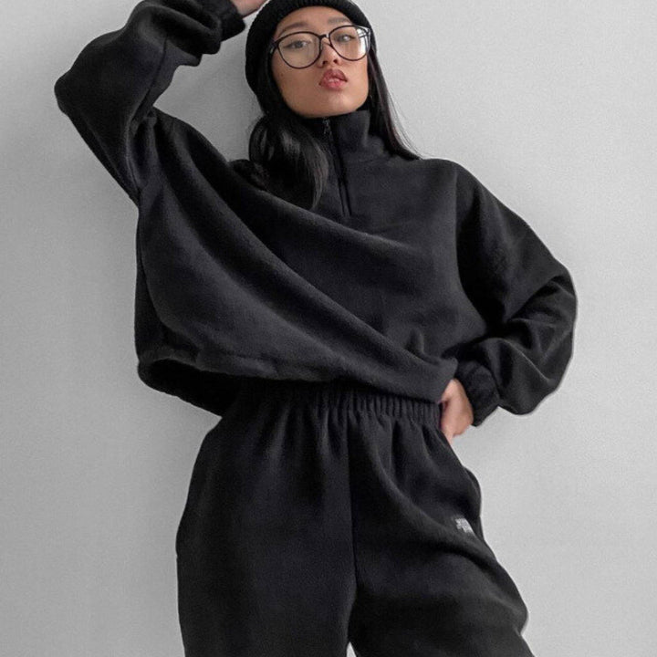 Casual fleece sports set for women with high collar and elastic waist Lune London