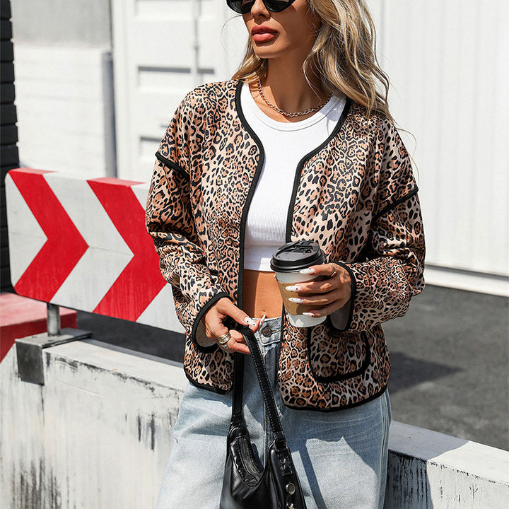 Casual women's jacket with leopard print, open pockets and contrasting details Lune London