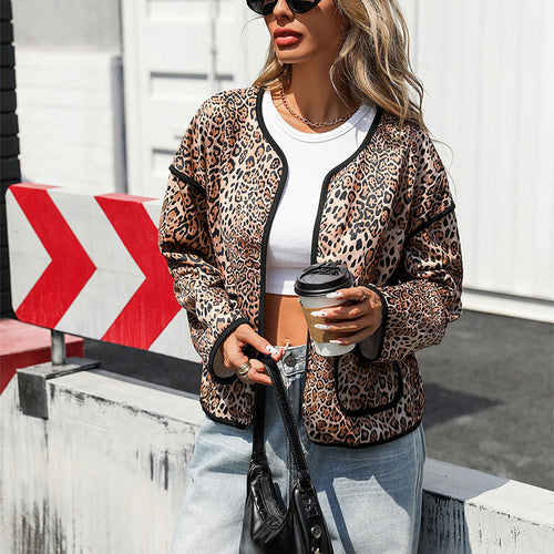 Casual women's jacket with leopard print, open pockets and contrasting details Lune London