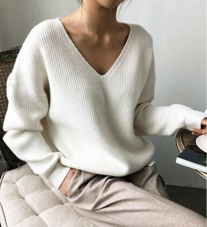 Knit sweater for women with V-neck and casual fit Chic und Stil
