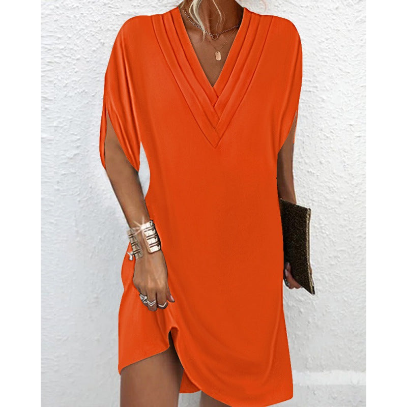 Elegant dress for women with V-neck, side slits and relaxed fit Lune London