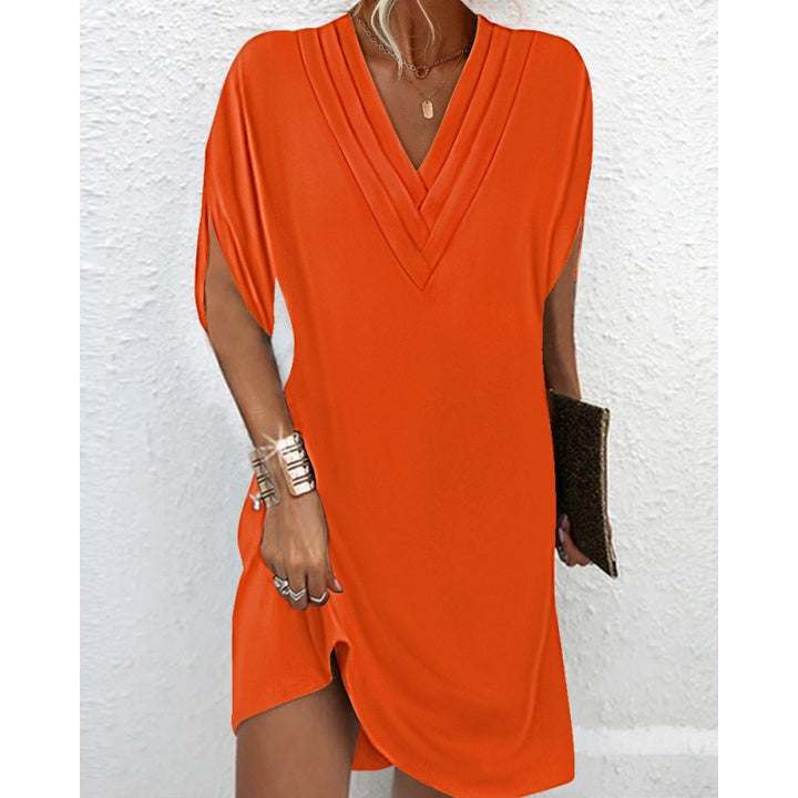 Elegant dress for women with V-neck, side slits and relaxed fit Lune London