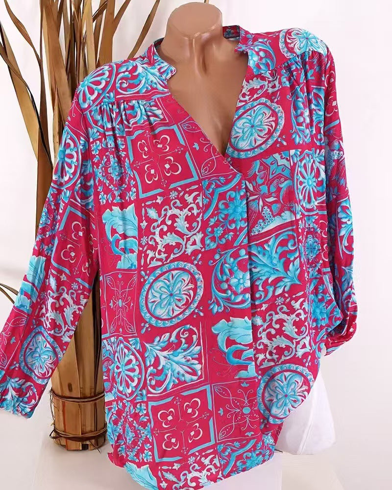 Blouse pour femmes avec motif floral ornemental et coupe décontractée Chic & Stil