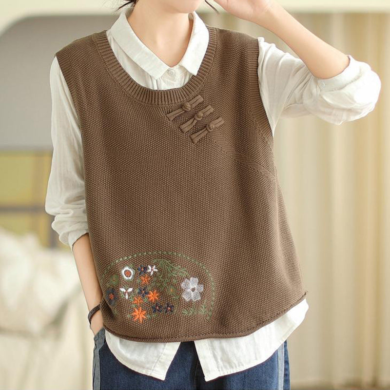 Knitted sweater for women with decorative embroidery Lune London