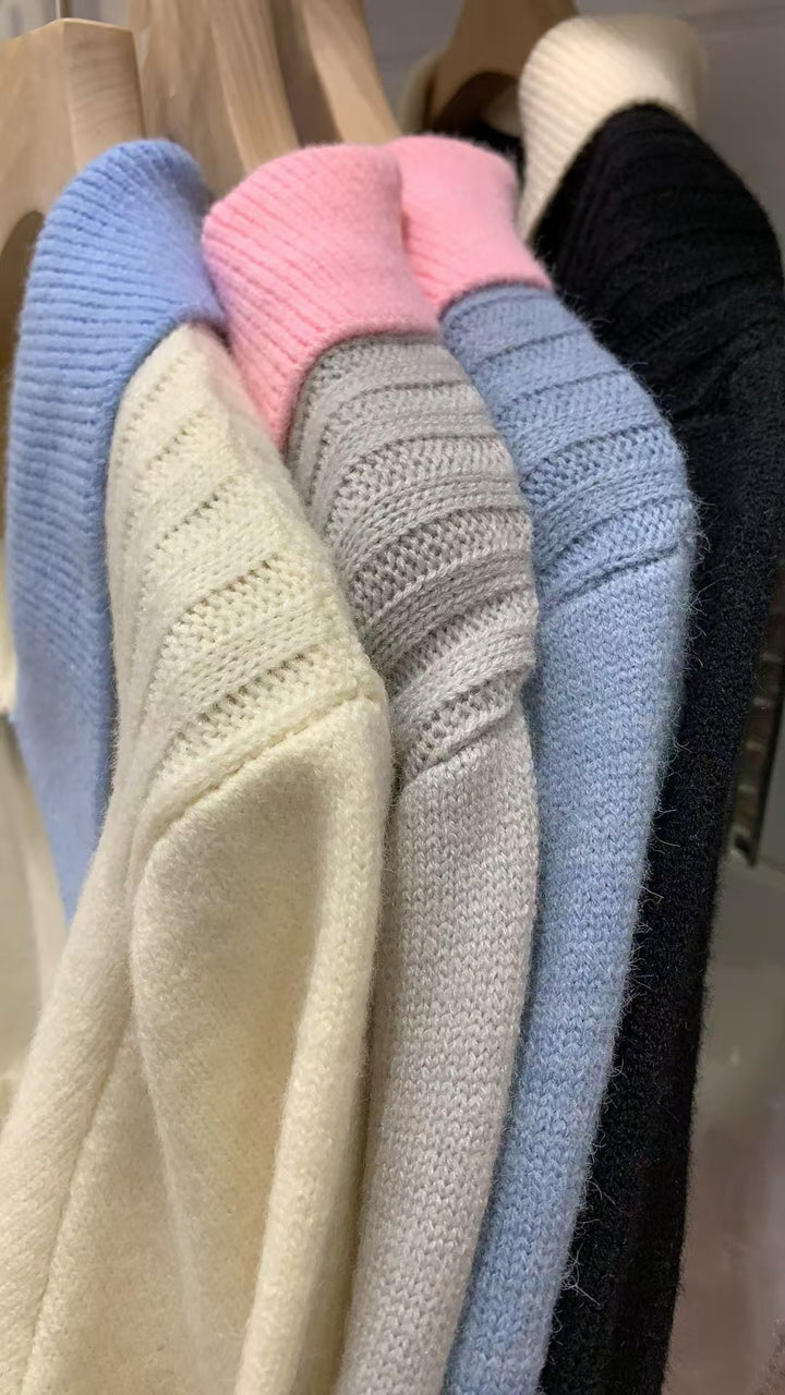 Pull en tricot élégant pour femmes avec col et détails de boutons Chic & Stil