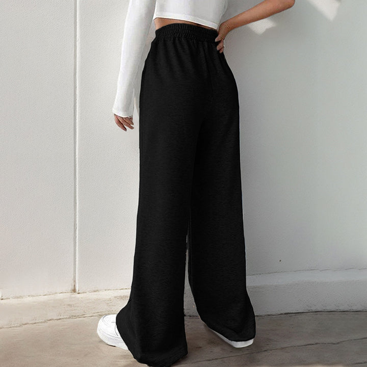 Comfortable jogging pants for women with wide leg and elastic waistband Lune London