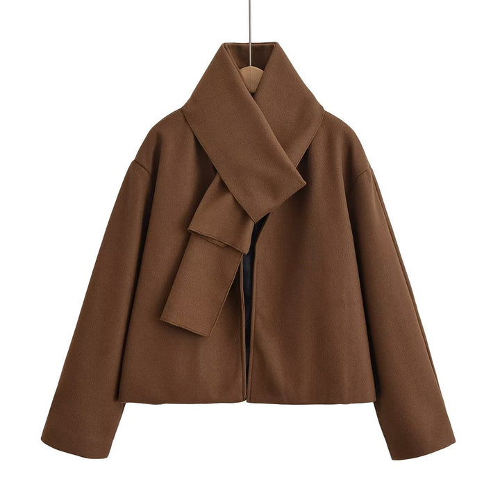 Elegant short jacket for ladies with large collar Lune London