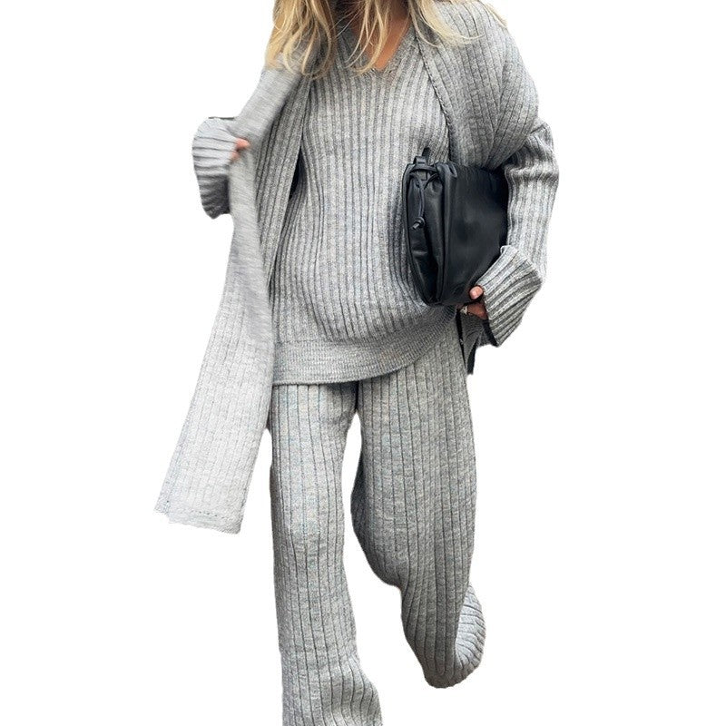 Women's knit set with a loose fit and elegant ribbed details Lune London