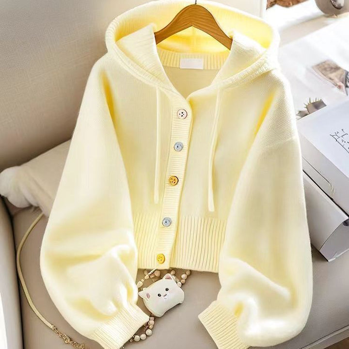 Haut à capuche tendance pour femmes avec fermeture à boutons sur le devant et manches larges Chic & Stil