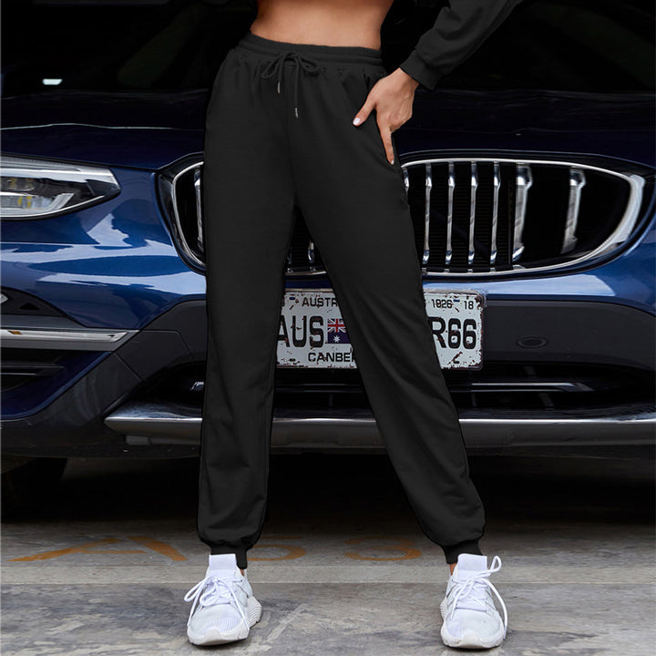 Casual women's pants with a slim fit and high waist Lune London