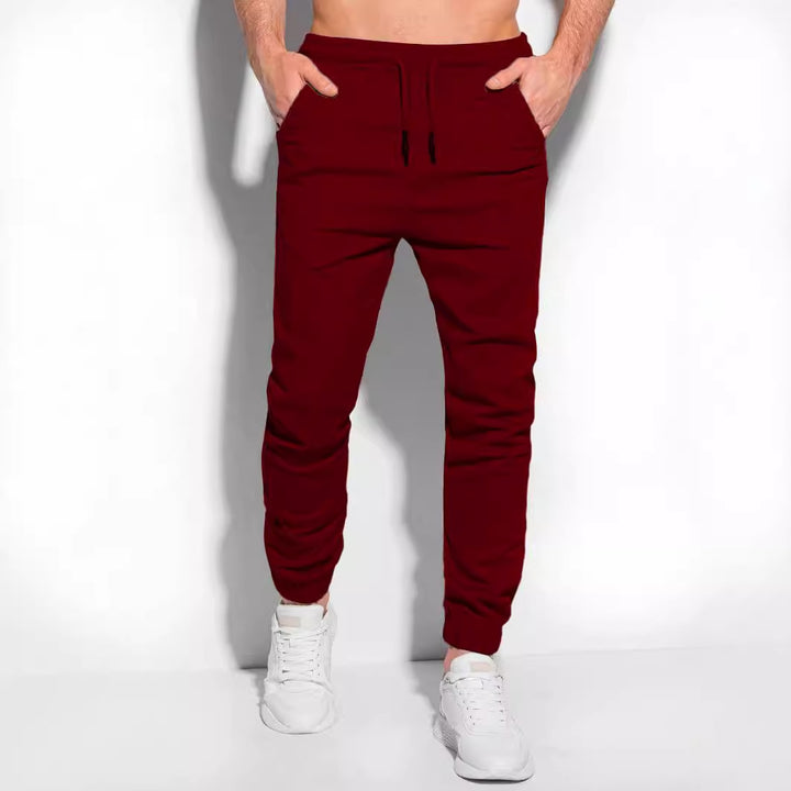 Sporty jogging pants for men with practical side pockets Lune London