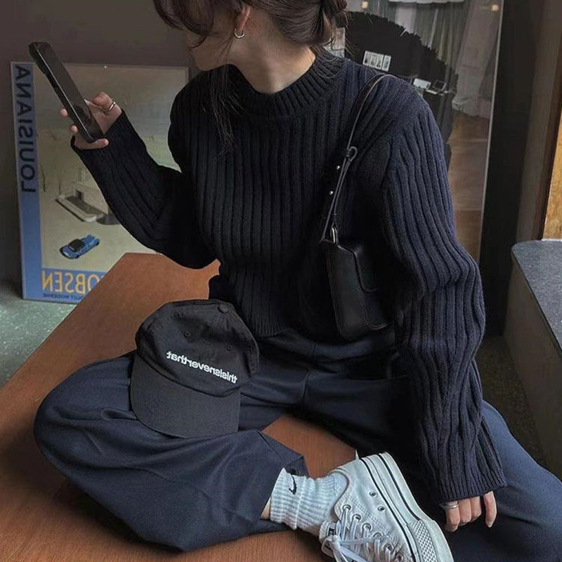Thick knitted sweater for women with ribbed structure Lune London